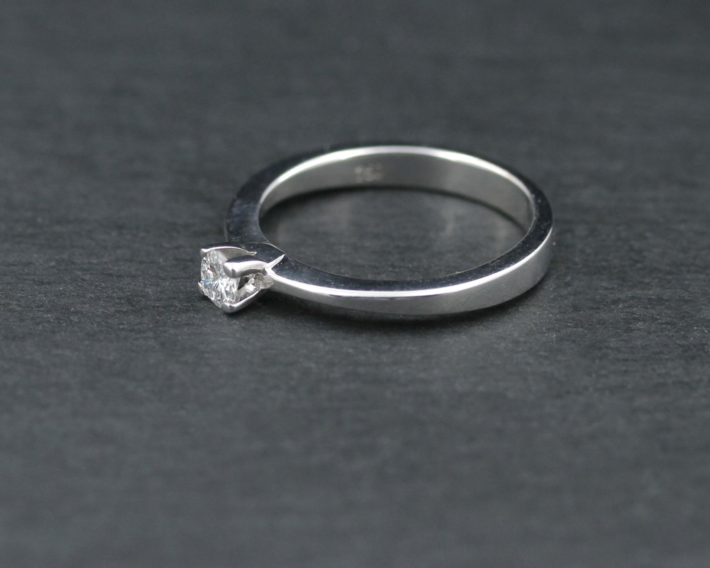 Klassischer RING mit DIAMANT Solitär | 0,22ct. | 750 Weißgold