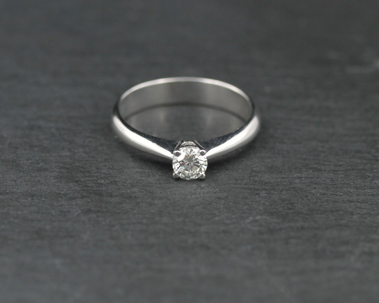 ZEN Klassischer RING mit DIAMANT Solitär | 0,37ct. | 750 Weißgold