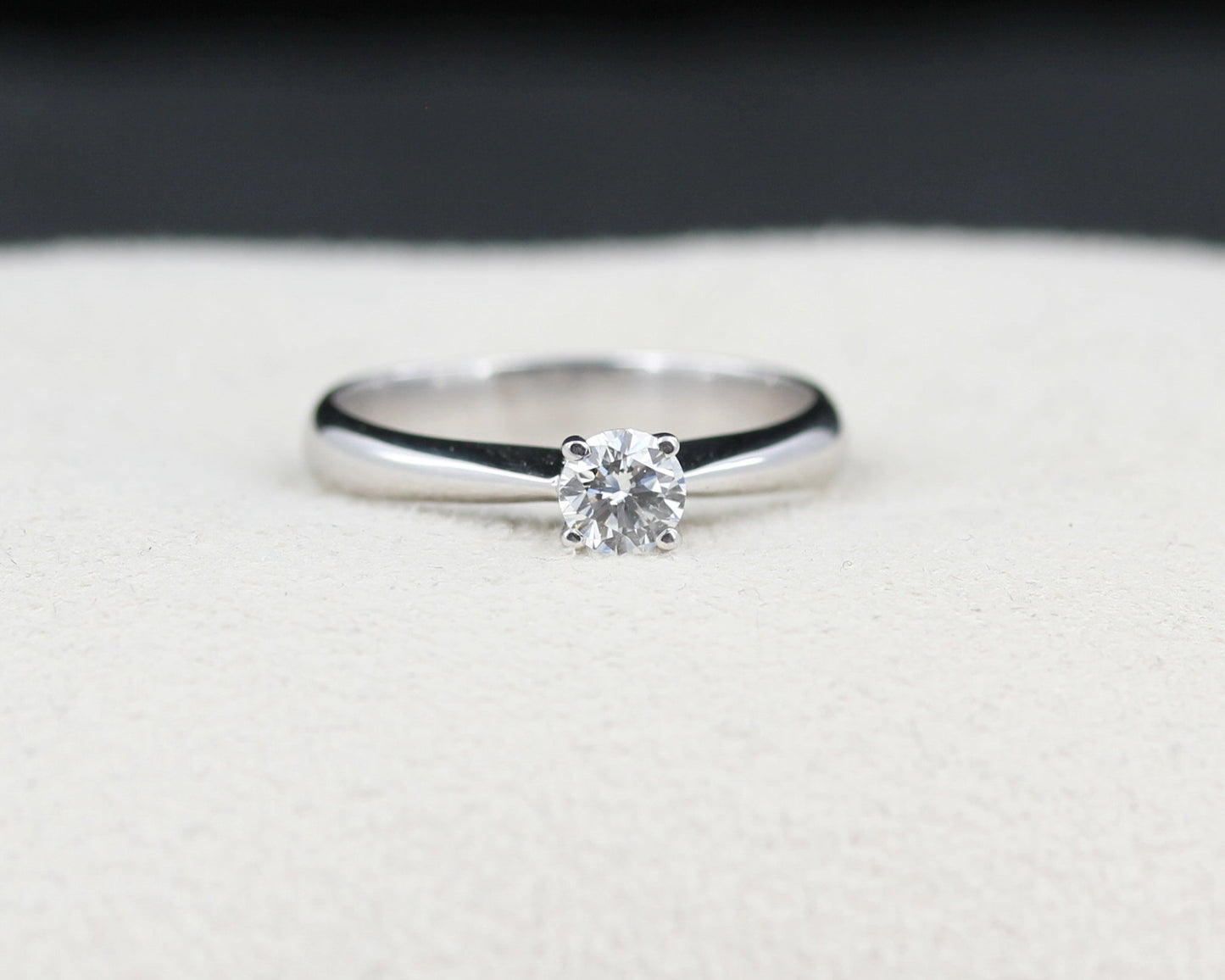 ZEN Klassischer RING mit DIAMANT Solitär | 0,37ct. | 750 Weißgold