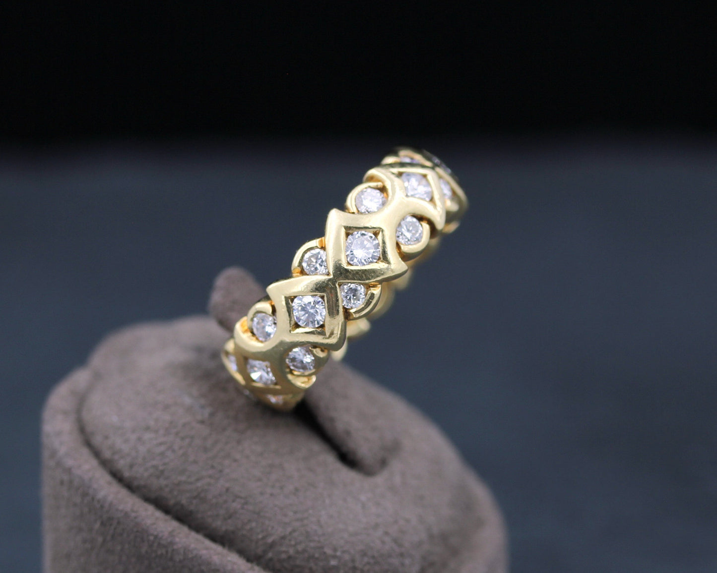 Wunderschöner RING mit 30 BRILLANTEN | 1,50ct. | Goldschmiedearbeit | 750 Gold