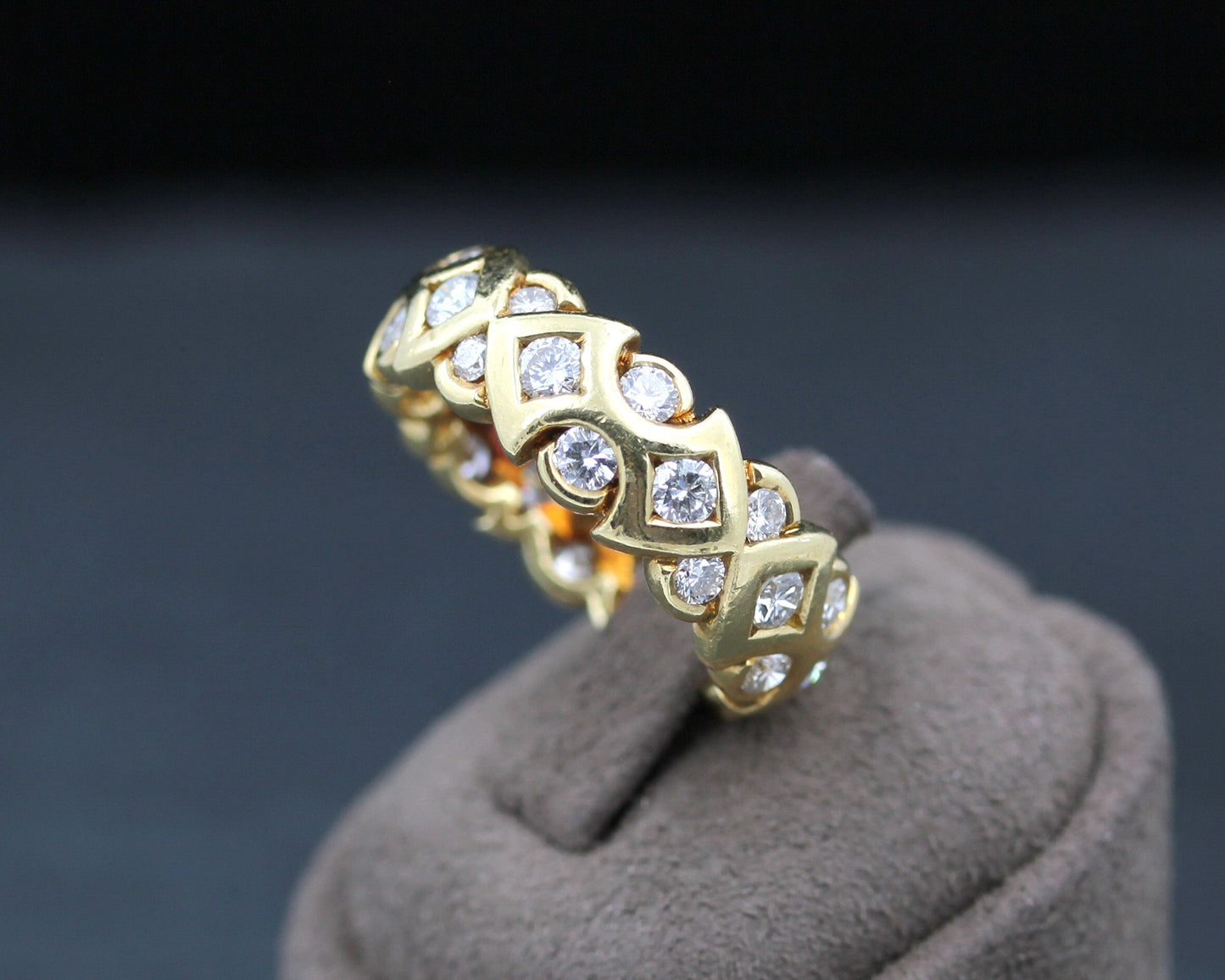 Wunderschöner RING mit 30 BRILLANTEN | 1,50ct. | Goldschmiedearbeit | 750 Gold