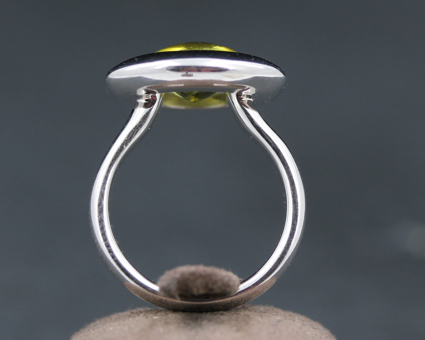 TAMARA COMOLLI Sloppy - Designer RING mit einem PERIDOT | 750er Weißgold