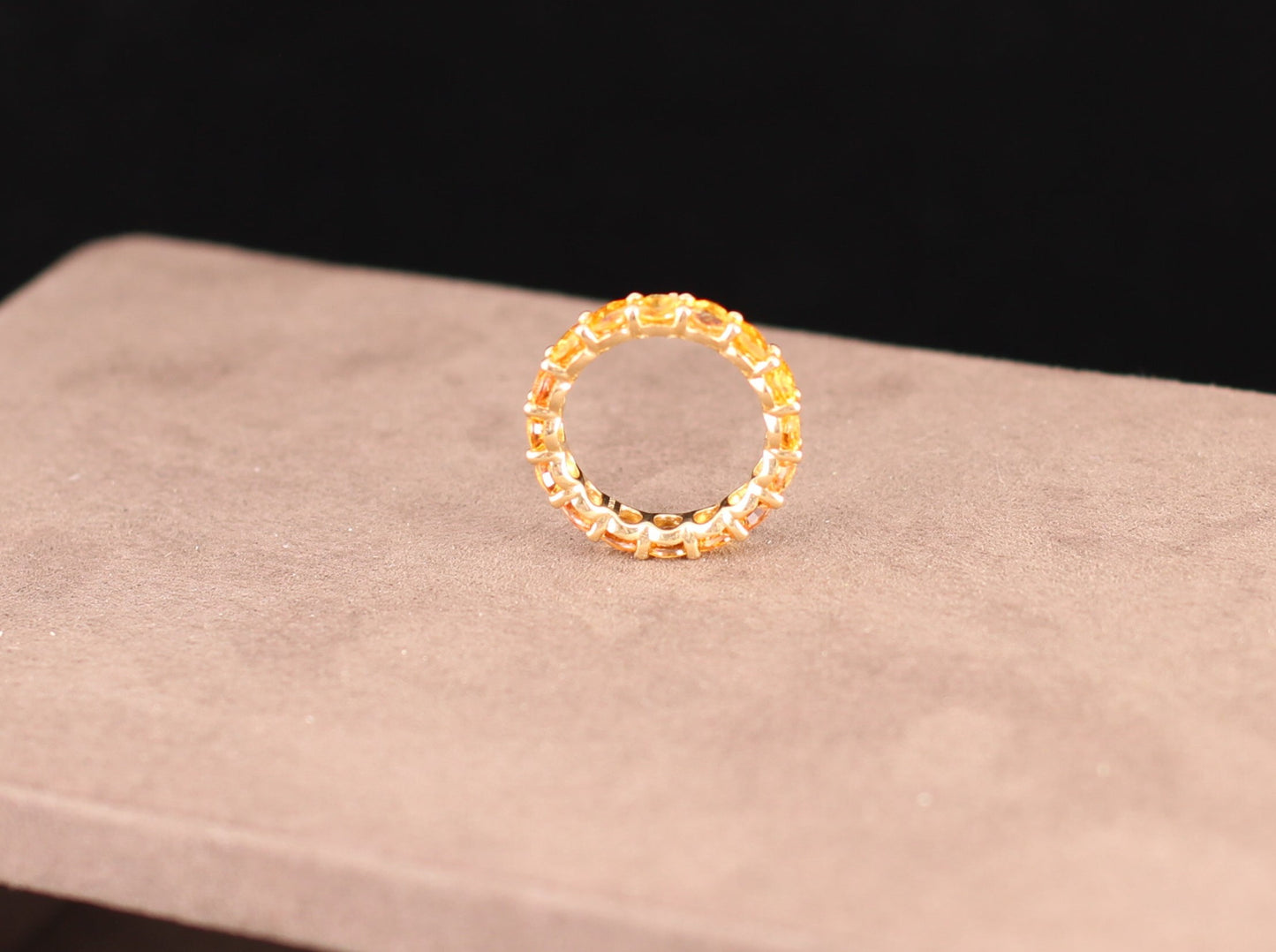 Exklusiver ETERNITY Ring mit 16 SAPHIREN | Orange | 6,40ct. | 750er Gold